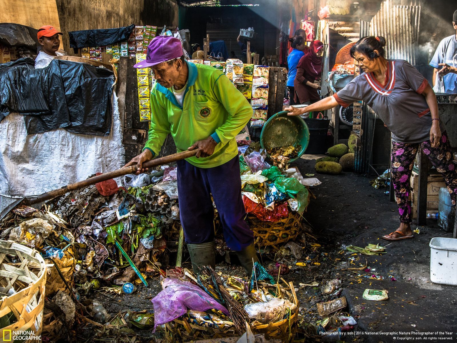 Market alley cleaner