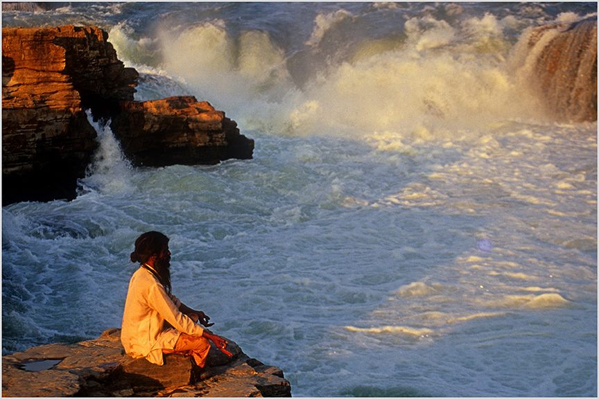 Dhabri Kund during trek along Narmada River