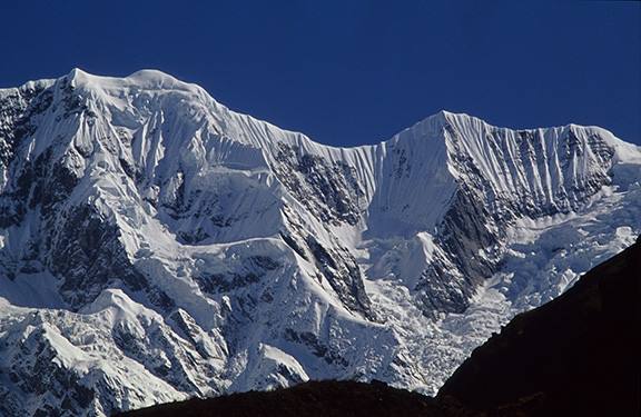 Great barrier wall from Annapurna B.C. (North)