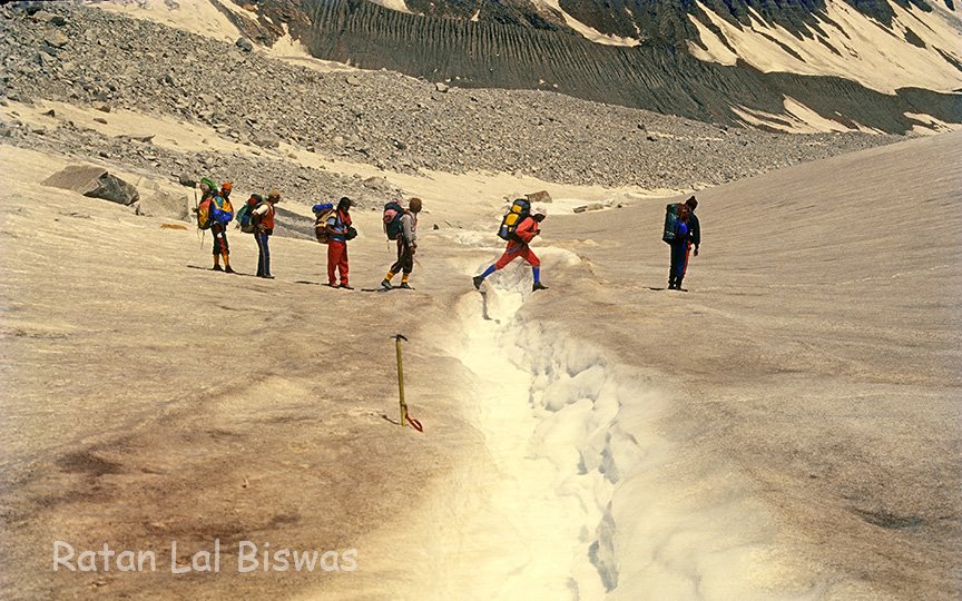 Jupkia glaciers Borashu Pass trek