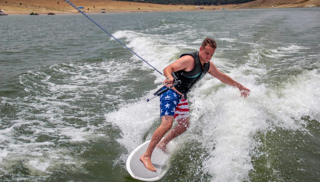 Wakesurfing